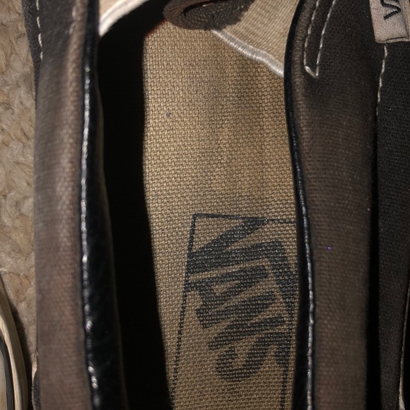 Vans - Picture 6 of 7